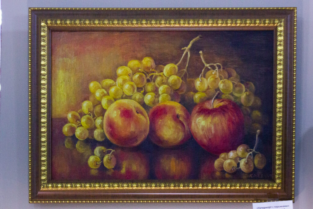 натюрморт с фруктами, картина на кухню, картина в гостиную, картина в подарок, подарок новоселам, подарок, яблоки, виноград, персики